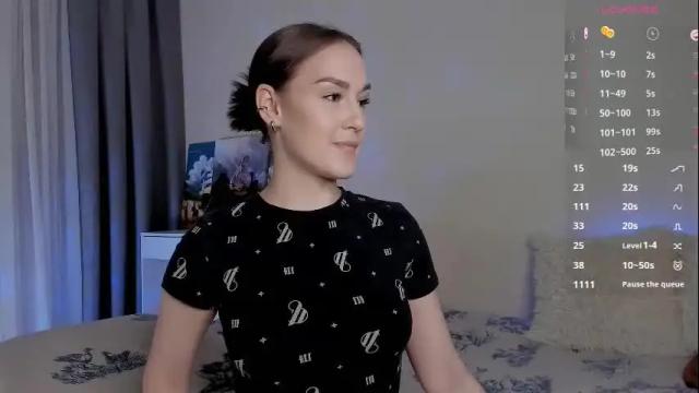 Image 2 of crystalcandies Stream on Chaturbate on 13 hours ago