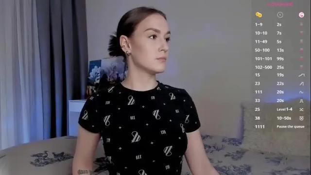 Image 4 of crystalcandies Stream on Chaturbate on 13 hours ago