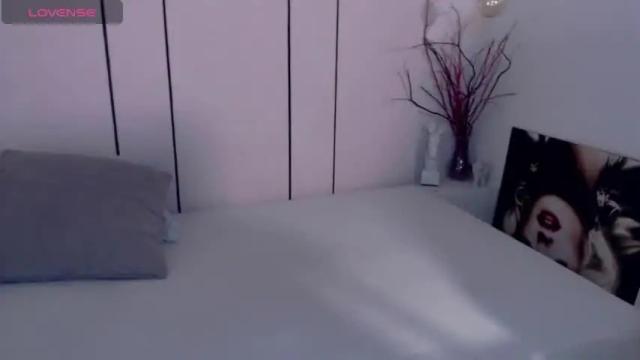 Image 11 of crystalcoleman Stream on Chaturbate on 15 months ago
