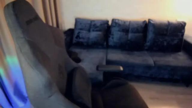 Image 6 of crystalemily Stream on Chaturbate on 14 months ago
