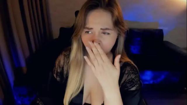 Image 7 of crystalemily Stream on Chaturbate on 2 months ago