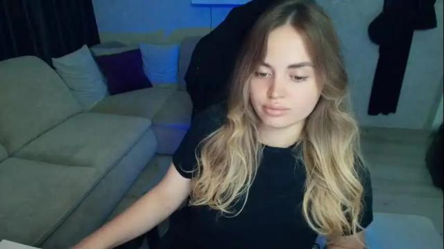 Image 10 of crystalemily Stream on Chaturbate on 22 days ago