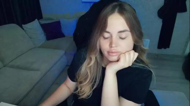 Image 12 of crystalemily Stream on Chaturbate on 22 days ago