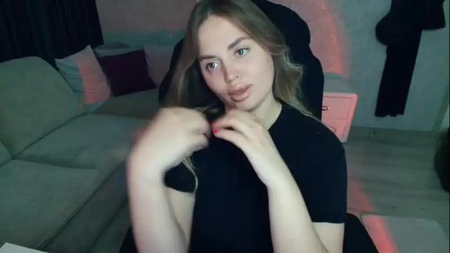 Image 2 of crystalemily Stream on Chaturbate on 22 days ago
