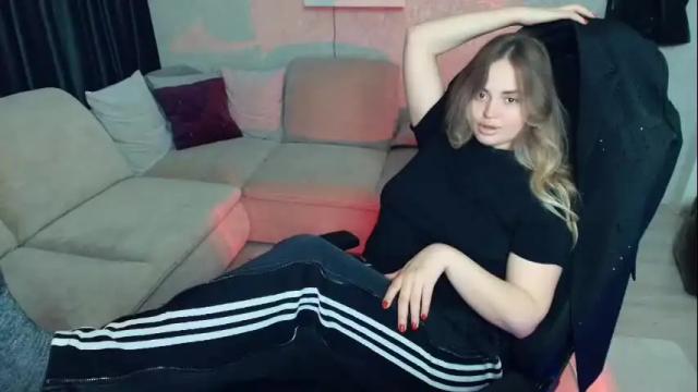 Image 4 of crystalemily Stream on Chaturbate on 22 days ago