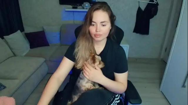 Image 11 of crystalemily Stream on Chaturbate on 8 days ago