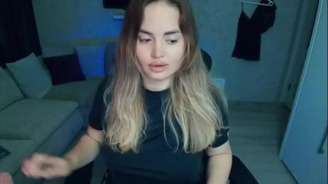 Image 2 of crystalemily Stream on Chaturbate on 8 days ago