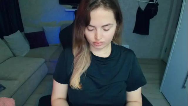 Image 3 of crystalemily Stream on Chaturbate on 8 days ago