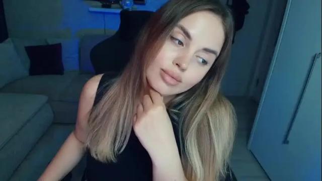 Image 8 of crystalemily Stream on Chaturbate on 3 days ago