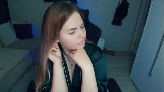 Image 2 of crystalemily Stream on Chaturbate on 1 day ago