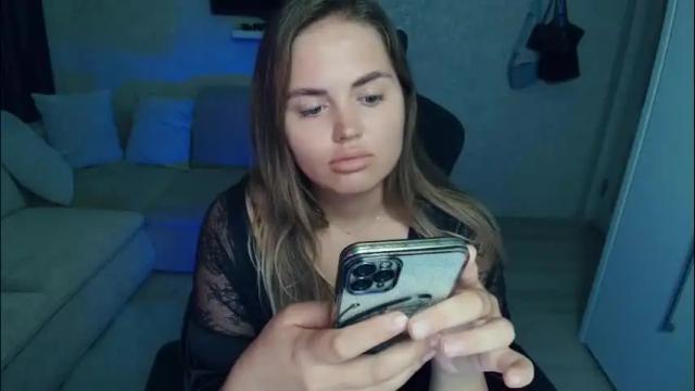 Image 11 of crystalemily Stream on Chaturbate on 4 months ago