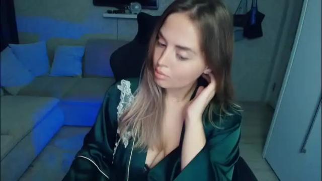 Image 6 of crystalemily Stream on Chaturbate on 4 months ago