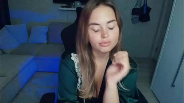 Image 7 of crystalemily Stream on Chaturbate on 4 months ago