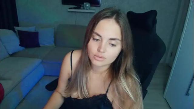 Image 4 of crystalemily Stream on Chaturbate on 3 months ago