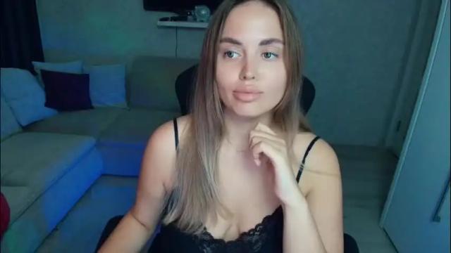 Image 8 of crystalemily Stream on Chaturbate on 3 months ago