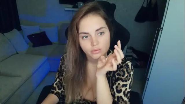 Image 4 of crystalemily Stream on Chaturbate on 2 months ago