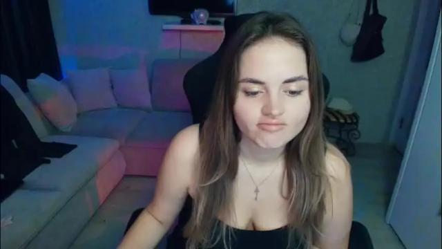 Image 12 of crystalemily Stream on Chaturbate on 1 month ago