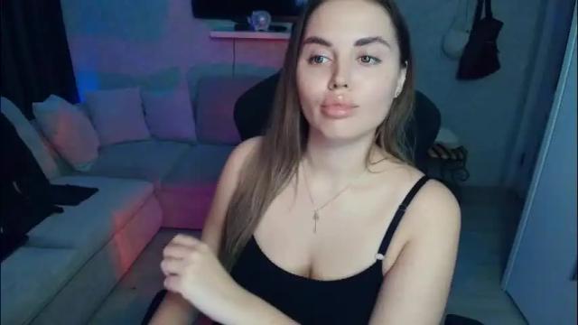 Image 2 of crystalemily Stream on Chaturbate on 1 month ago