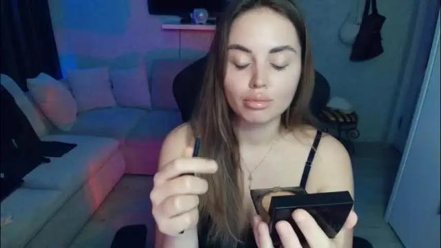 Image 7 of crystalemily Stream on Chaturbate on 1 month ago