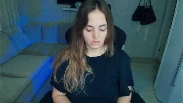 Image 12 of crystalemily Stream on Chaturbate on 3 days ago