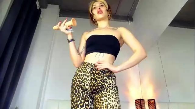 Image 2 of crystalferro Stream on Chaturbate on 23 days ago