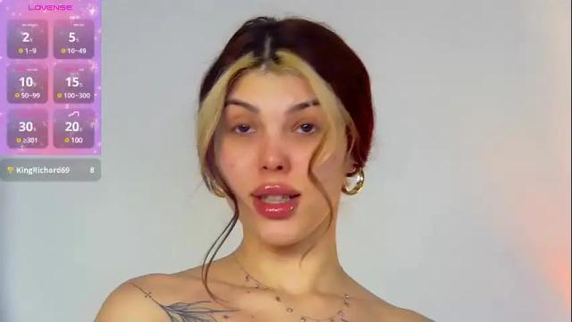 Image 4 of crystalferro Stream on Chaturbate on 22 days ago