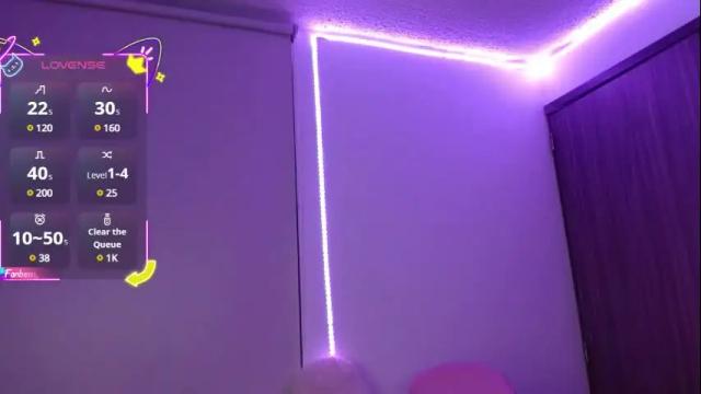 Image 2 of crystalitesq Stream on Chaturbate on 8 months ago