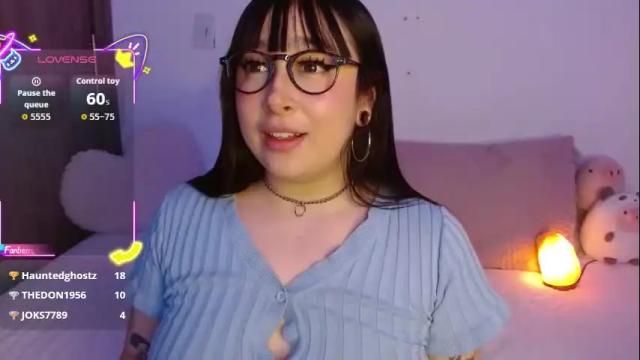 Image 3 of crystalitesq Stream on Chaturbate on 5 months ago