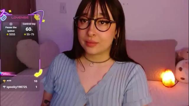 Image 2 of crystalitesq Stream on Chaturbate on 3 months ago