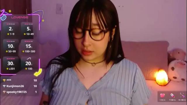 Image 4 of crystalitesq Stream on Chaturbate on 3 months ago