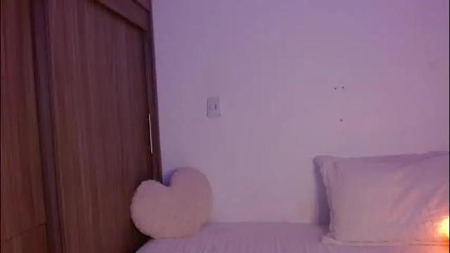 Image 3 of crystalitesq Stream on Chaturbate on 12 days ago