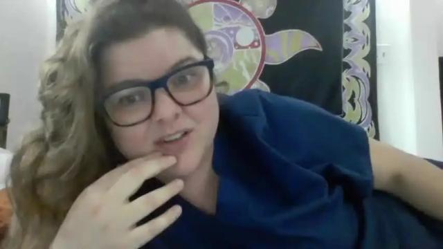 Image 2 of crystalizzzee Stream on Chaturbate on 20 months ago