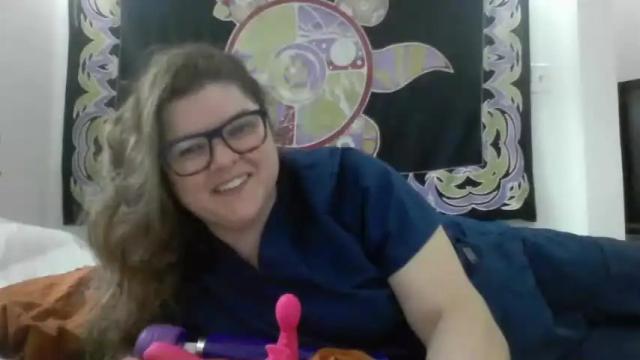 Image 4 of crystalizzzee Stream on Chaturbate on 20 months ago