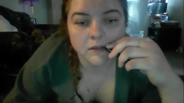 Image 12 of crystalizzzee Stream on Chaturbate on 19 months ago