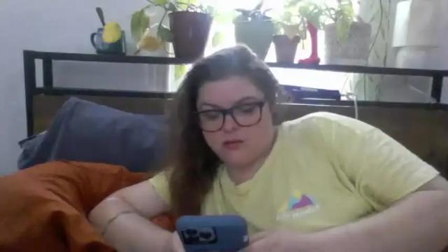 Image 12 of crystalizzzee Stream on Chaturbate on 19 months ago