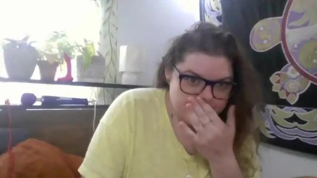 Image 8 of crystalizzzee Stream on Chaturbate on 19 months ago