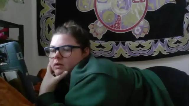 Image 11 of crystalizzzee Stream on Chaturbate on 19 months ago