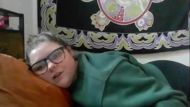 Image 12 of crystalizzzee Stream on Chaturbate on 19 months ago