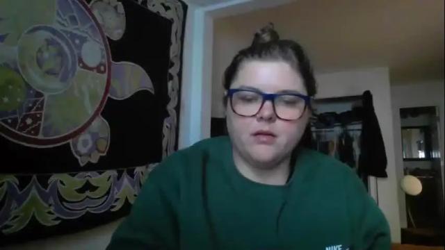 Image 2 of crystalizzzee Stream on Chaturbate on 19 months ago