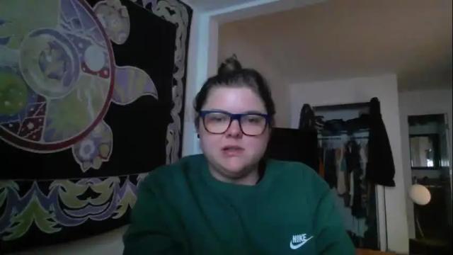 Image 4 of crystalizzzee Stream on Chaturbate on 19 months ago