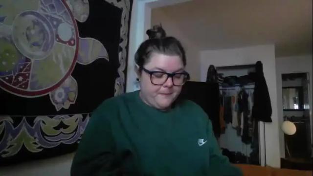 Image 6 of crystalizzzee Stream on Chaturbate on 19 months ago