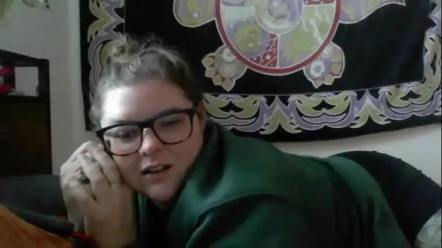 Image 8 of crystalizzzee Stream on Chaturbate on 19 months ago