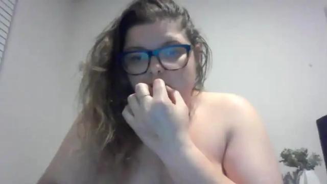 Image 4 of crystalizzzee Stream on Chaturbate on 18 months ago