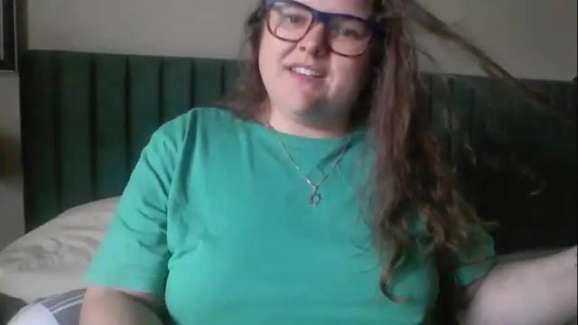 Image 10 of crystalizzzee Stream on Chaturbate on 6 months ago