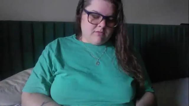 Image 2 of crystalizzzee Stream on Chaturbate on 6 months ago