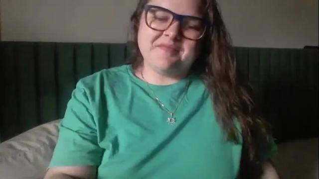 Image 3 of crystalizzzee Stream on Chaturbate on 6 months ago