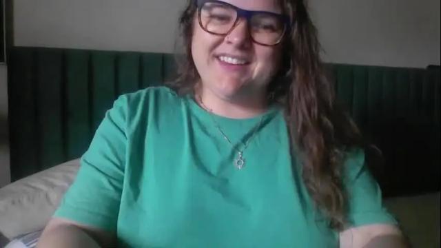 Image 6 of crystalizzzee Stream on Chaturbate on 6 months ago