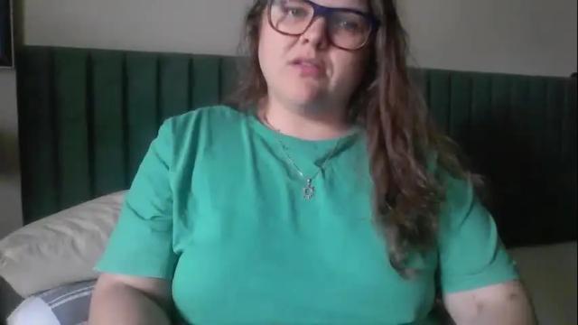 Image 7 of crystalizzzee Stream on Chaturbate on 6 months ago