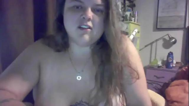 Image 12 of crystalizzzee Stream on Chaturbate on 1 month ago