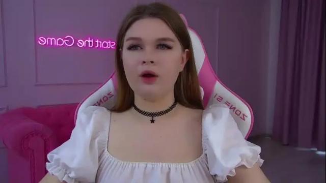 Image 12 of crystallyons Stream on Chaturbate on 1 month ago